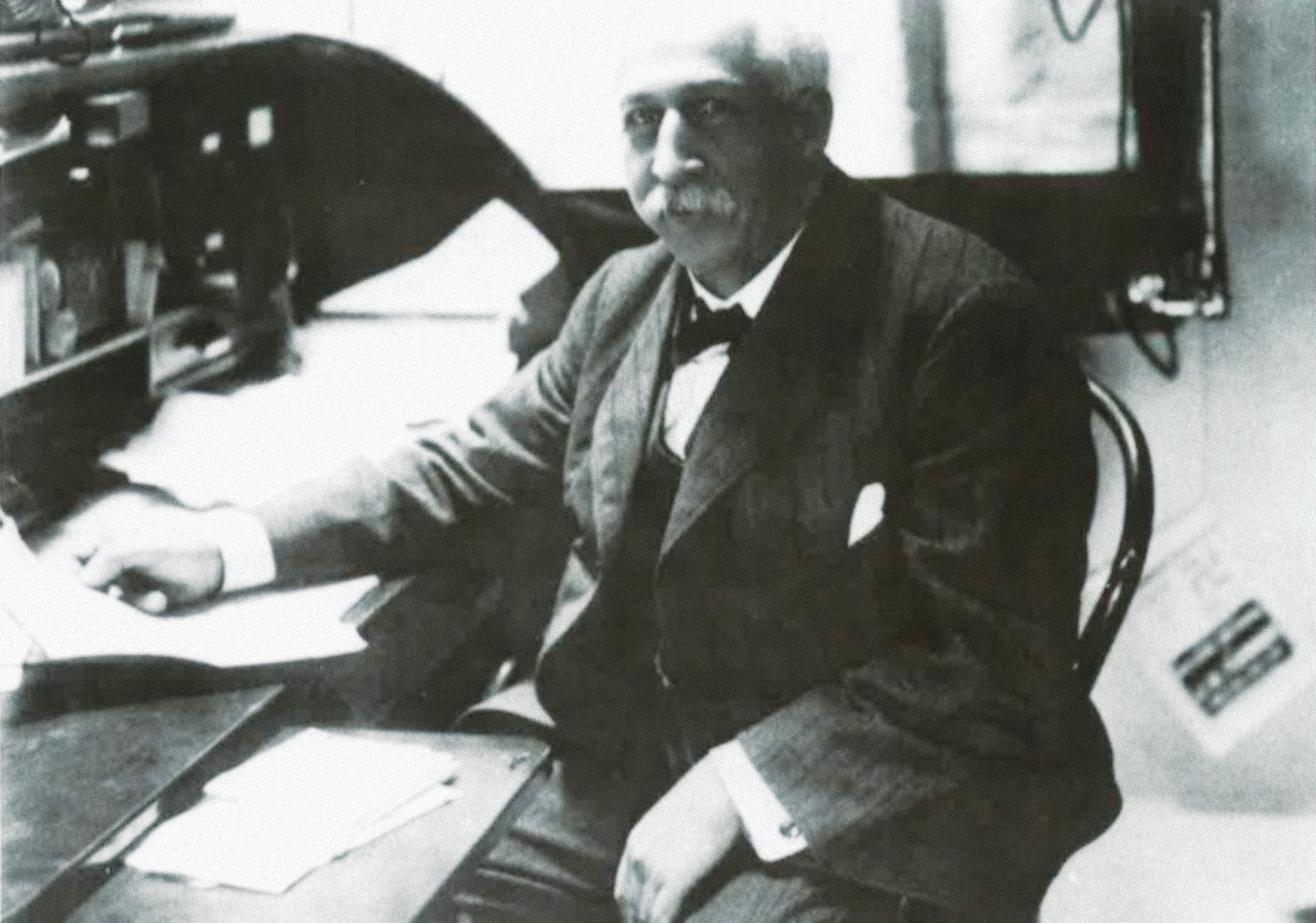 Alt image